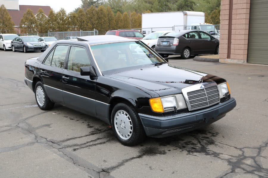 1992 Mercedes-Benz 300 Series 4dr Sedan 300E 4matic Auto, available for sale in Bristol, Connecticut | Dealmax Motors LLC. Bristol, Connecticut
