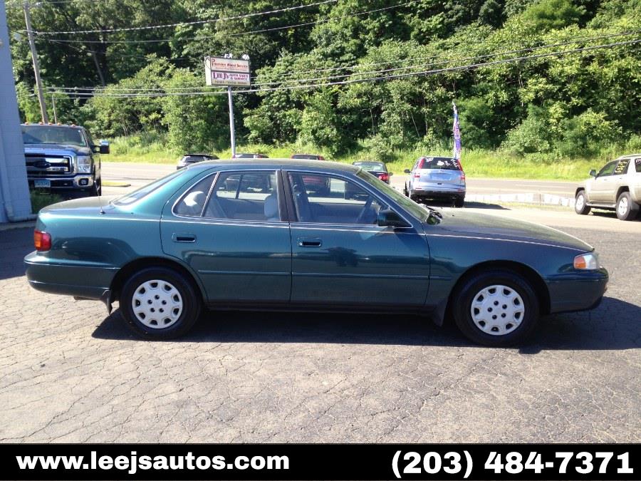 1996 Toyota Camry 4dr Sdn LE Auto, available for sale in North Branford, Connecticut | RJ Shore Automotive II. North Branford, Connecticut