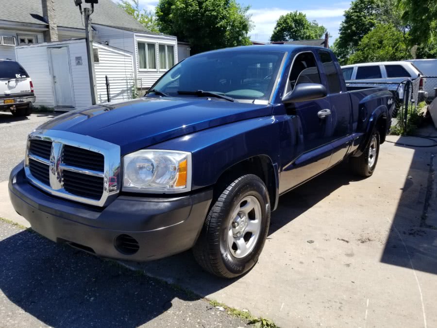 2005 Dodge Dakota 2dr Club Cab 131" WB 4WD ST, available for sale in Patchogue, New York | Romaxx Truxx. Patchogue, New York