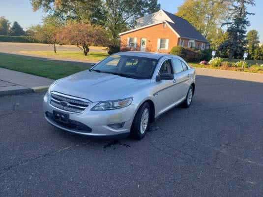 2010 Ford Taurus 4dr Sdn SE FWD, available for sale in East Windsor, Connecticut | A1 Auto Sale LLC. East Windsor, Connecticut