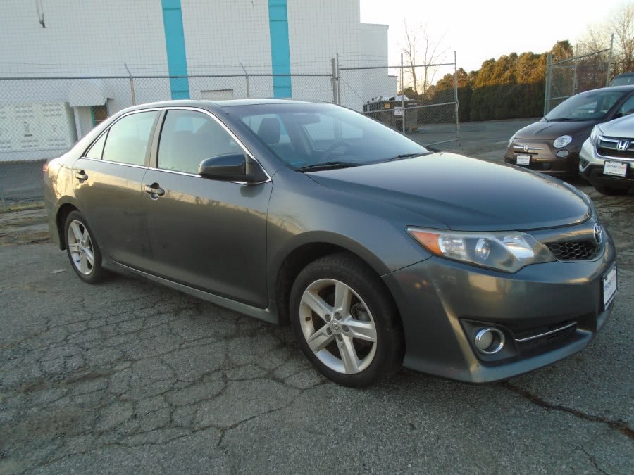 2014 Toyota Camry 4dr Sdn I4 Auto SE (Natl) *Ltd Avail*, available for sale in Milford, Connecticut | Dealertown Auto Wholesalers. Milford, Connecticut
