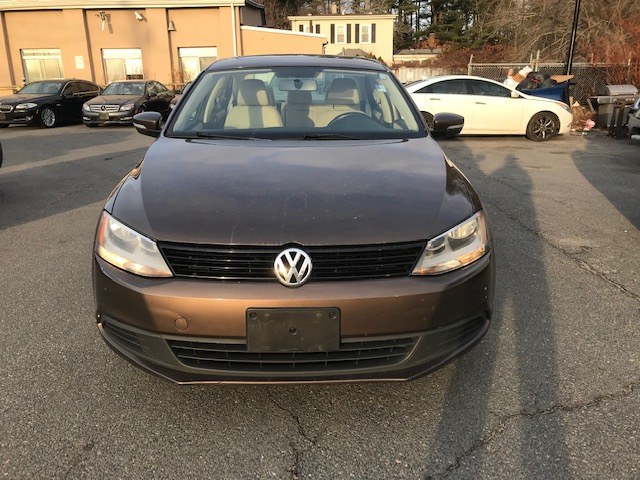 2011 Volkswagen Jetta Sedan 4dr Auto SE w/Convenience & Sunroof PZEV, available for sale in Raynham, Massachusetts | J & A Auto Center. Raynham, Massachusetts