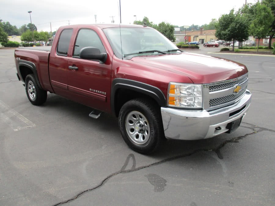 2013 Chevrolet Silverado 1500 4WD Ext Cab 143.5", available for sale in New Britain, Connecticut | Universal Motors LLC. New Britain, Connecticut
