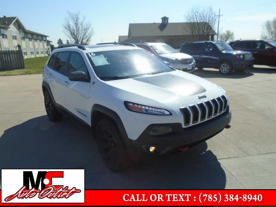 2016 Jeep Cherokee 4WD 4dr Trailhawk, available for sale in Colby, Kansas | M C Auto Outlet Inc. Colby, Kansas
