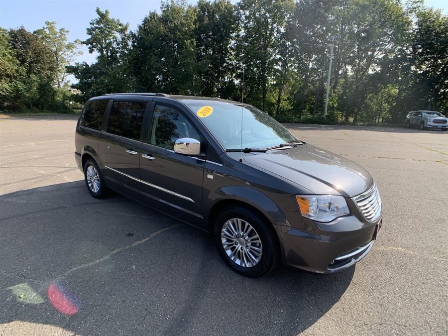2014 Chrysler Town & Country 4dr Wgn Touring-L, available for sale in Stratford, Connecticut | Wiz Leasing Inc. Stratford, Connecticut