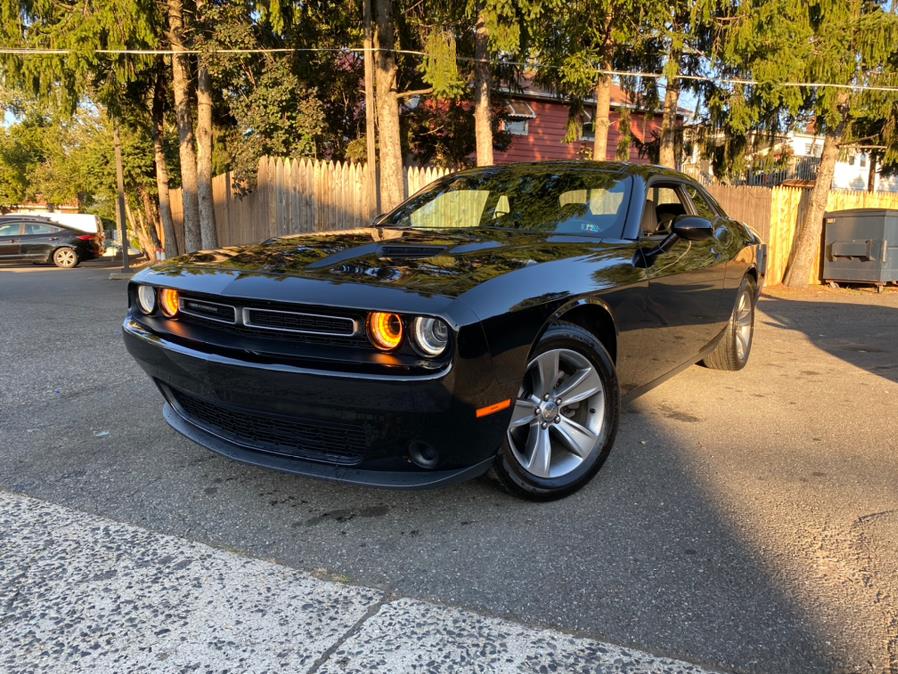 2019 Dodge Challenger SXT Auto's photo