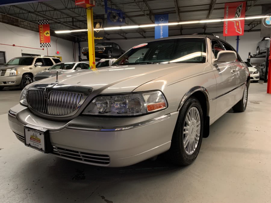 2008 Lincoln Town Car 4dr Sdn Signature Limited, available for sale in Ronkonkoma, New York | MP Motors Inc. Ronkonkoma, New York