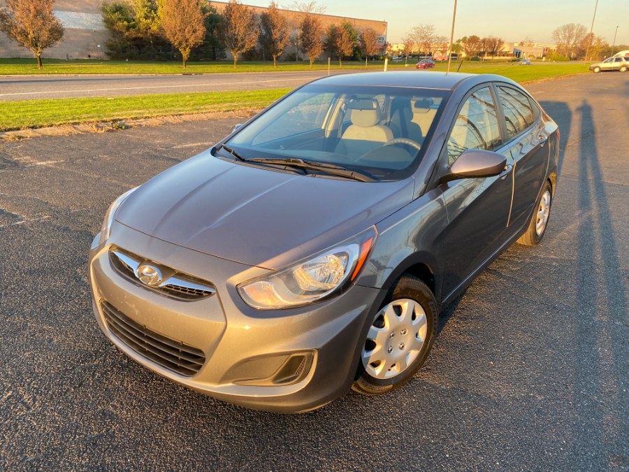 2014 Hyundai Accent GLS 4-Door 6-Speed Automatic's photo