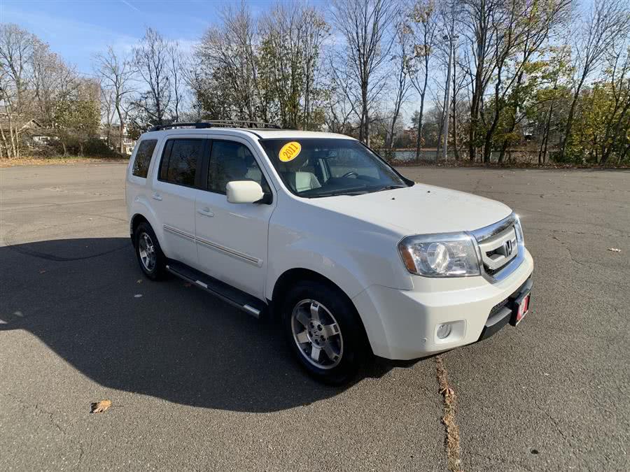 2011 Honda Pilot 4WD 4dr Touring w/RES & Navi, available for sale in Stratford, Connecticut | Wiz Leasing Inc. Stratford, Connecticut
