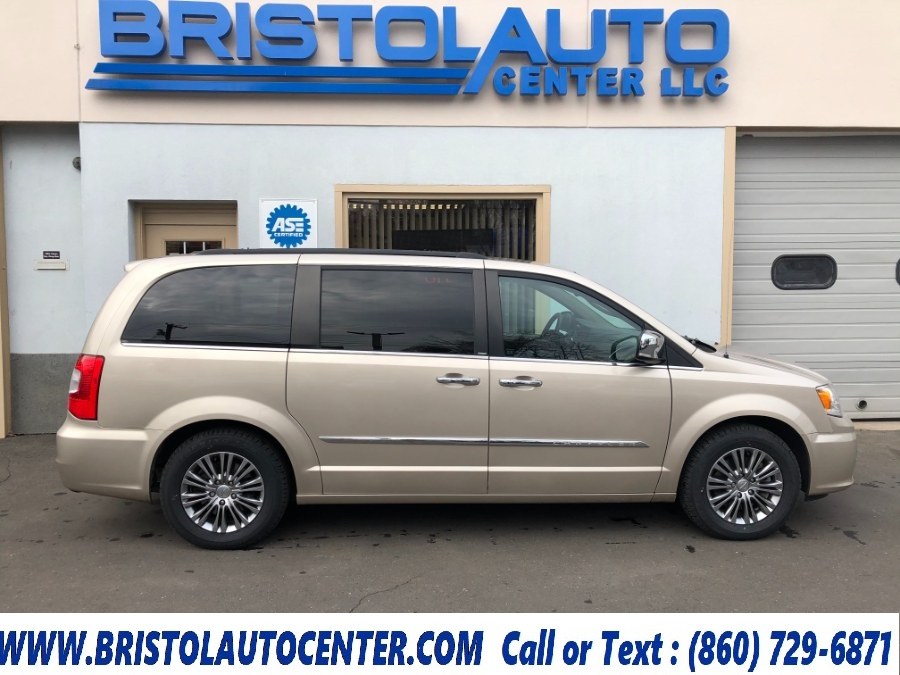 2014 Chrysler Town & Country 4dr Wgn Touring-L, available for sale in Bristol, Connecticut | Bristol Auto Center LLC. Bristol, Connecticut
