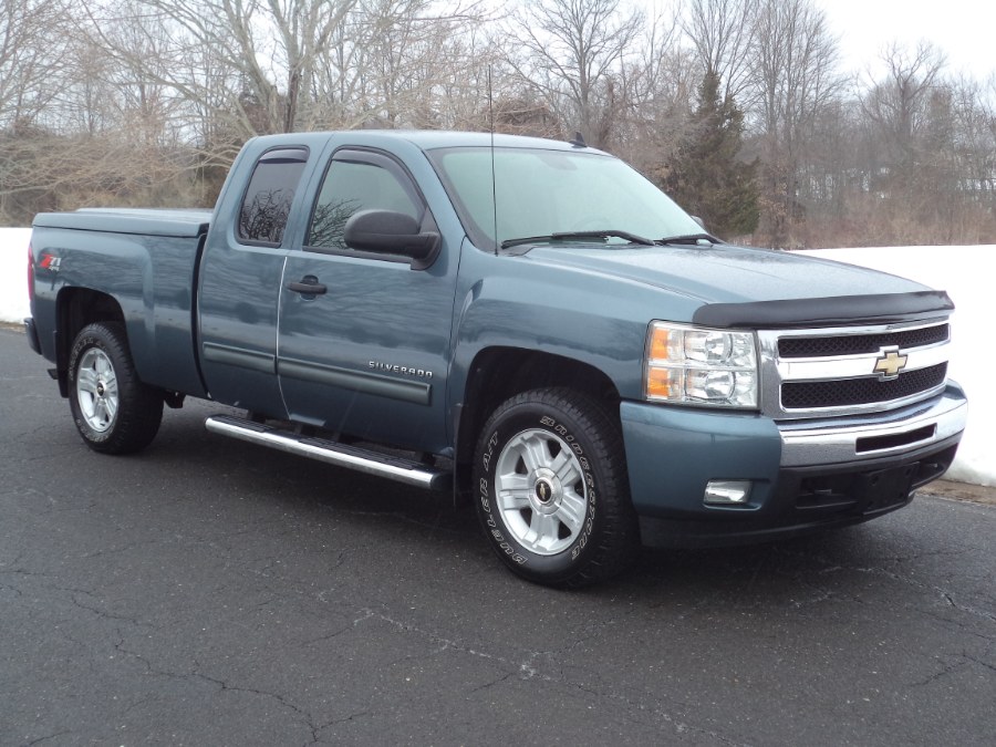 2011 Chevrolet Silverado 1500 4WD Ext Cab 143.5" LT, available for sale in Berlin, Connecticut | International Motorcars llc. Berlin, Connecticut