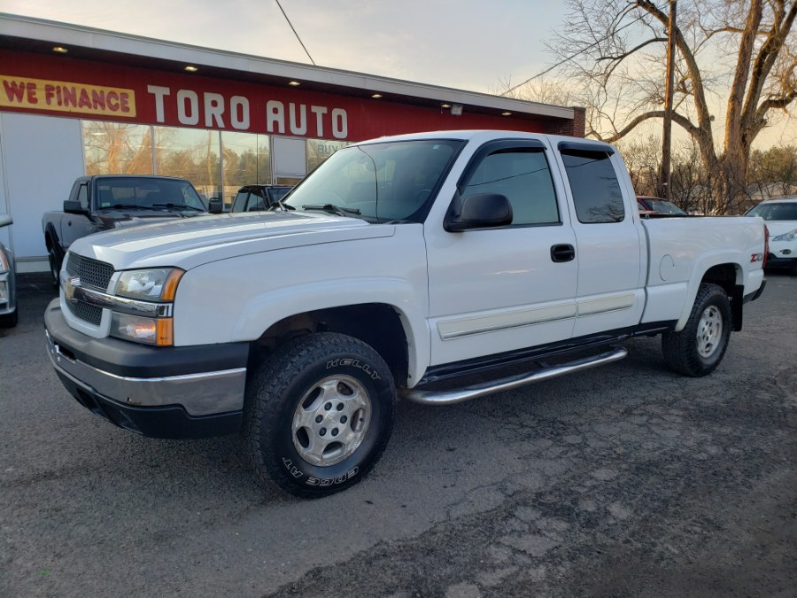 2004 Chevrolet Silverado 1500 Z71 Extended Cab 4WD 5.3 V8, available for sale in East Windsor, Connecticut | Toro Auto. East Windsor, Connecticut
