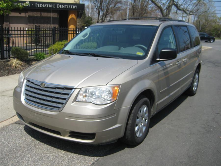 2009 Chrysler Town And Country LX 4dr Mini Van, available for sale in Massapequa, New York | Rite Choice Auto Inc.. Massapequa, New York