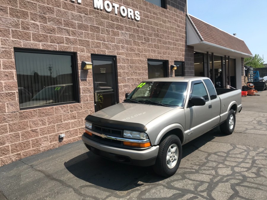 2002 Chevrolet S-10 Ext Cab 123" WB 4WD LS, available for sale in Bridgeport, Connecticut | Airway Motors. Bridgeport, Connecticut