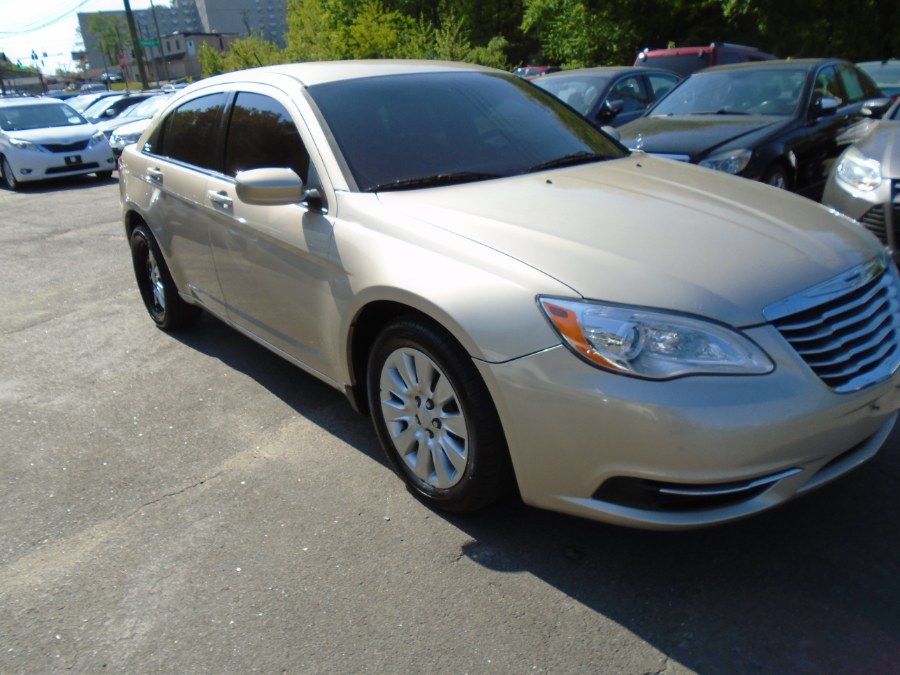 2014 Chrysler 200 4dr Sdn LX, available for sale in Waterbury, Connecticut | Jim Juliani Motors. Waterbury, Connecticut