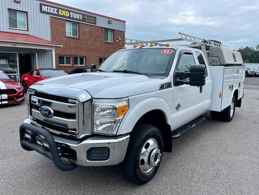 2011 Ford Super Duty F-350 DRW 4WD SuperCab 162" WB 60" CA Lariat, available for sale in South Windsor, Connecticut | Mike And Tony Auto Sales, Inc. South Windsor, Connecticut