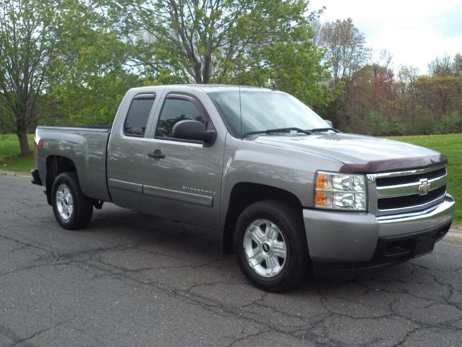 2008 Chevrolet Silverado 1500 4WD Ext Cab 143.5" LT w/1LT, available for sale in Berlin, Connecticut | International Motorcars llc. Berlin, Connecticut