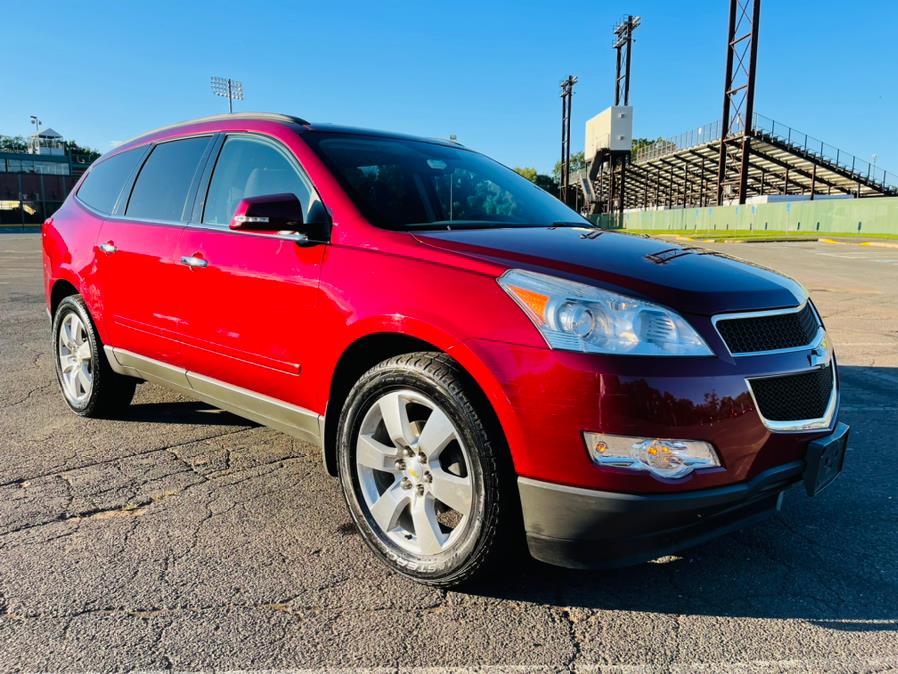 2010 Chevrolet Traverse AWD 4dr LT w/1LT, available for sale in New Britain, Connecticut | Supreme Automotive. New Britain, Connecticut