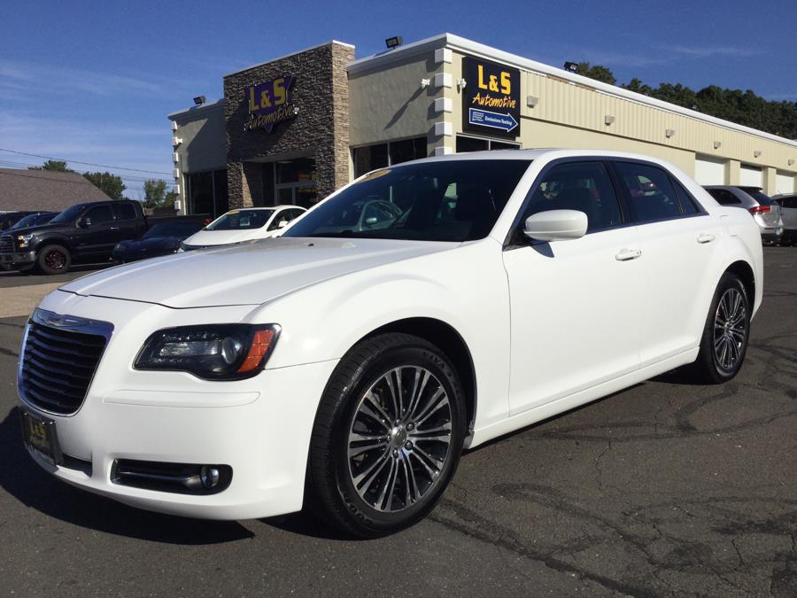 2014 Chrysler 300 4dr Sdn 300S AWD, available for sale in Plantsville, Connecticut | L&S Automotive LLC. Plantsville, Connecticut