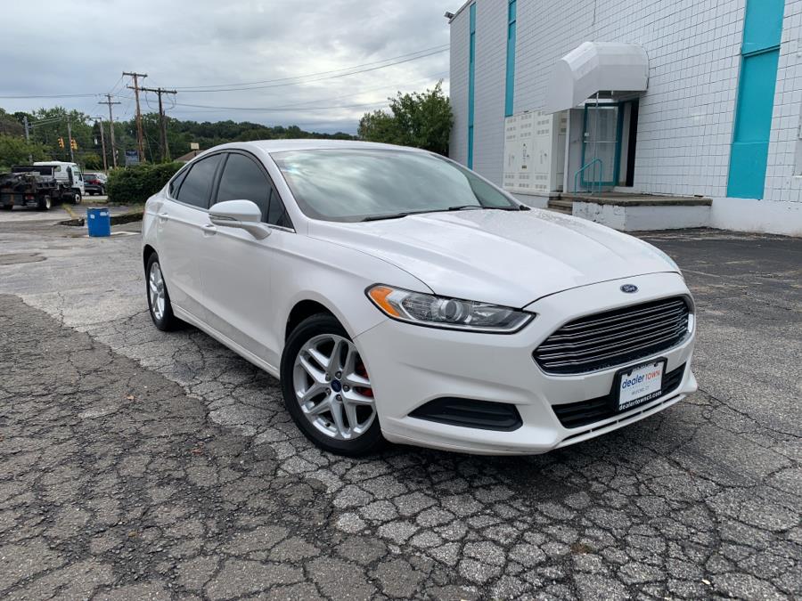 2016 Ford Fusion 4dr Sdn SE FWD, available for sale in Milford, Connecticut | Dealertown Auto Wholesalers. Milford, Connecticut