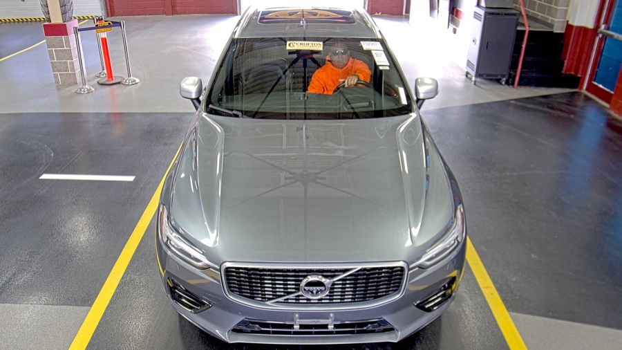 2018 Volvo XC60 T8 R-Design PHEV AWD's photo