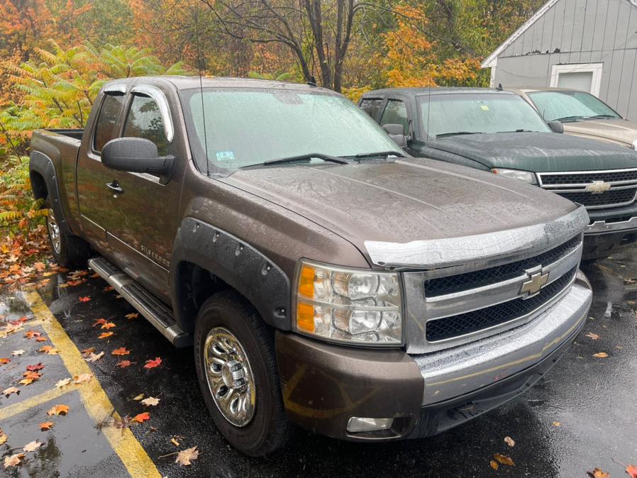 2008 Chevrolet Silverado 1500 4WD Ext Cab 143.5" LT w/1LT, available for sale in Leominster, Massachusetts | A & A Auto Sales. Leominster, Massachusetts