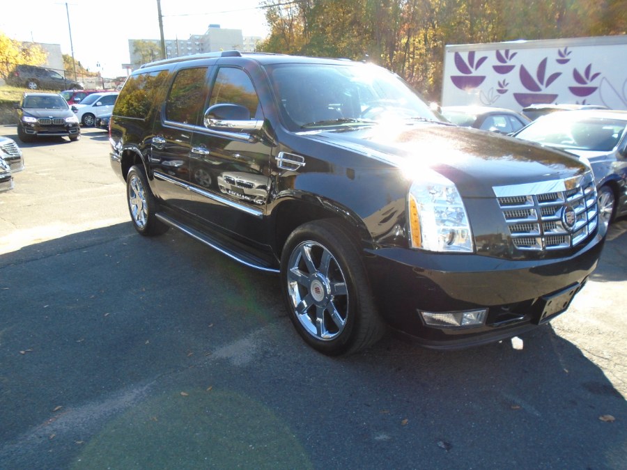 2013 Cadillac Escalade ESV AWD 4dr Luxury, available for sale in Waterbury, Connecticut | Jim Juliani Motors. Waterbury, Connecticut