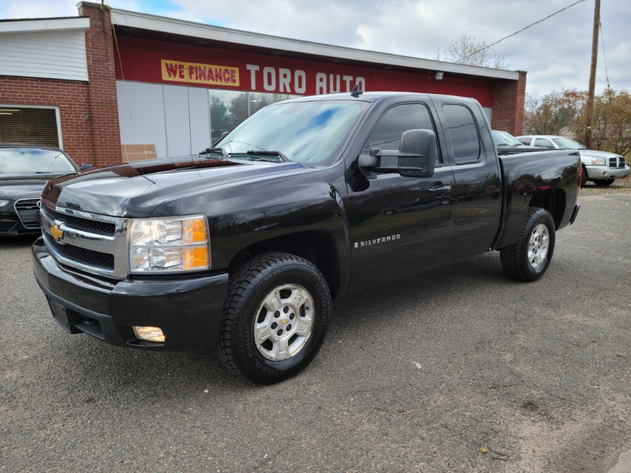 2008 Chevrolet Silverado 1500 LTZ 5.3 4WD V8 Extended Cab Leather & Sunroof Navi, available for sale in East Windsor, Connecticut | Toro Auto. East Windsor, Connecticut