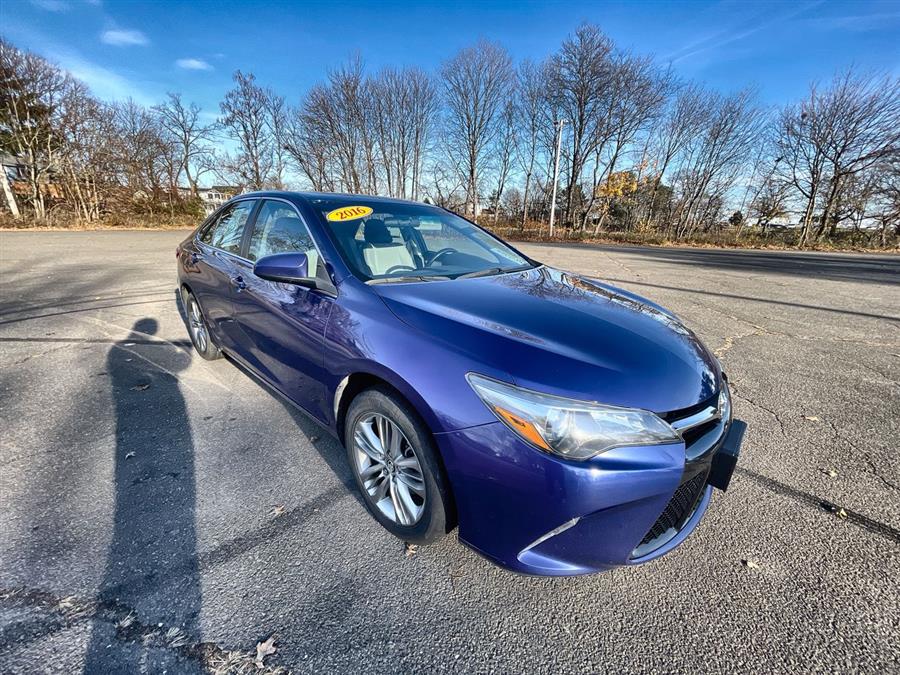 2016 Toyota Camry 4dr Sdn I4 Auto SE (Natl), available for sale in Stratford, Connecticut | Wiz Leasing Inc. Stratford, Connecticut