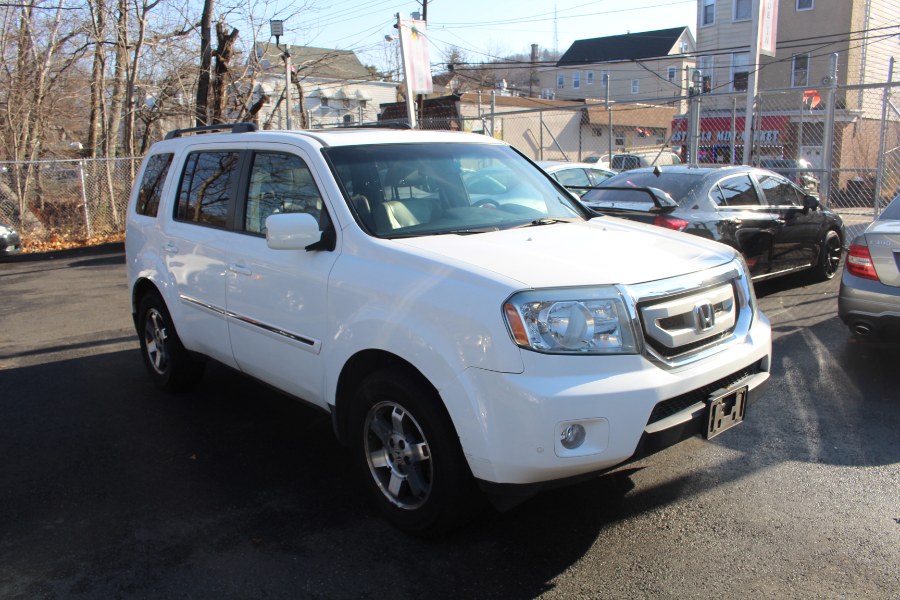 2009 Honda Pilot Touring w/Navi 4WD 4dr Touring w/Navi, available for sale in Paterson, New Jersey | Xcell Motors LLC. Paterson, New Jersey
