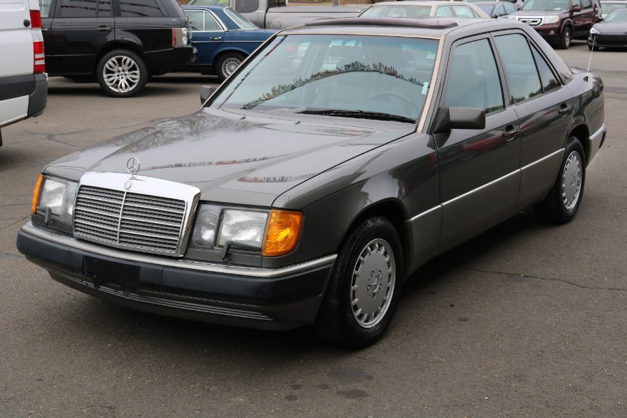 1990 Mercedes-Benz 300 Series 4dr Sedan 300E Auto, available for sale in Bristol, Connecticut | Dealmax Motors LLC. Bristol, Connecticut