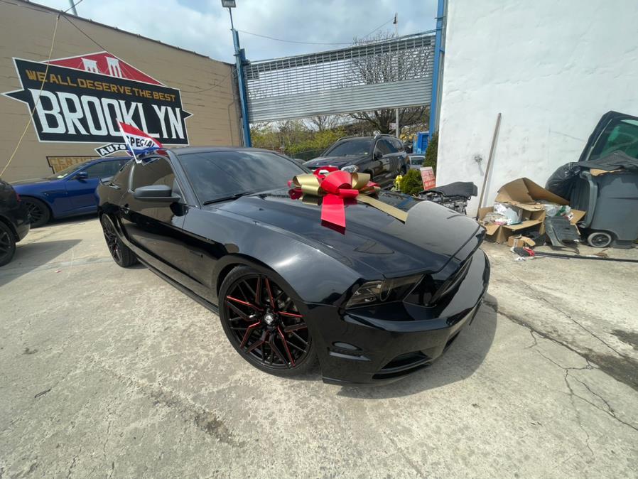 2013 Ford Mustang V6 Premium's photo