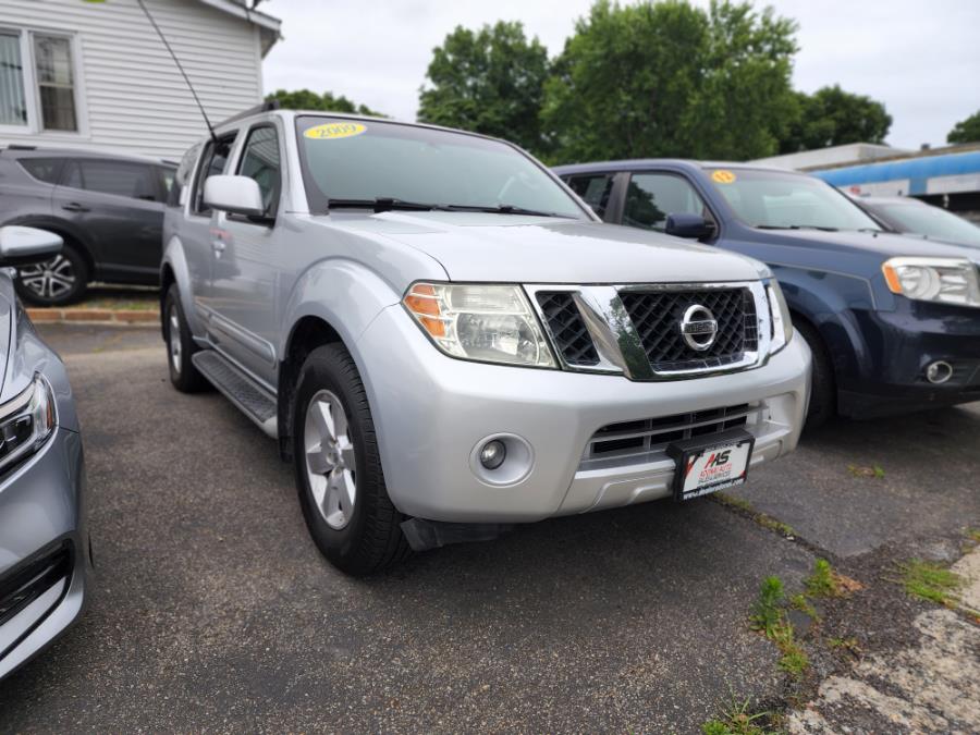2009 Nissan Pathfinder 4WD 4dr V6 SE, available for sale in Hamden, Connecticut | Adonai Auto Sales LLC. Hamden, Connecticut