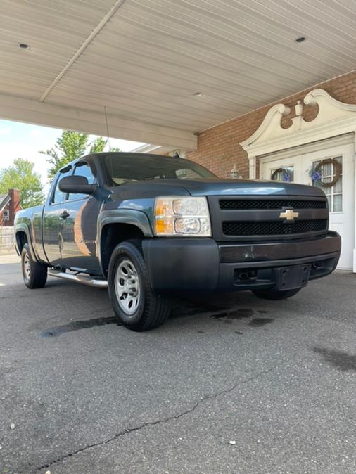 2008 Chevrolet Silverado 1500 4WD Ext Cab 143.5" Work Truck, available for sale in New Britain, Connecticut | Supreme Automotive. New Britain, Connecticut