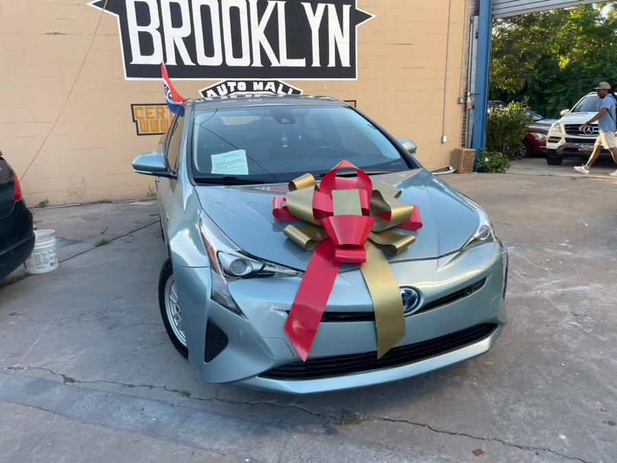 2017 Toyota Prius Two's photo