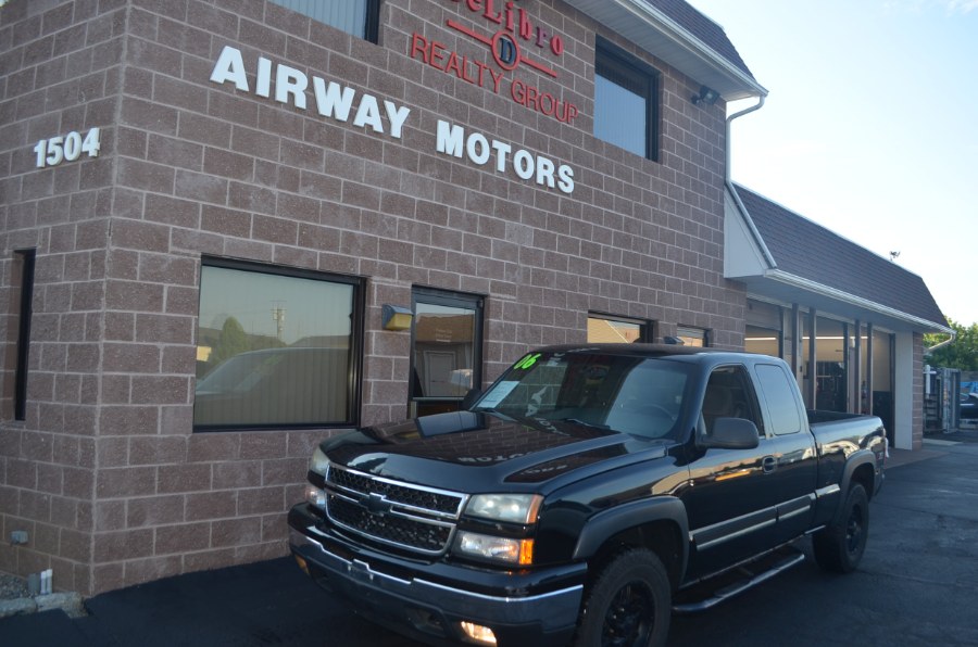 2006 Chevrolet Silverado 1500 Ext Cab 143.5" WB 4WD LT1, available for sale in Bridgeport, Connecticut | Airway Motors. Bridgeport, Connecticut