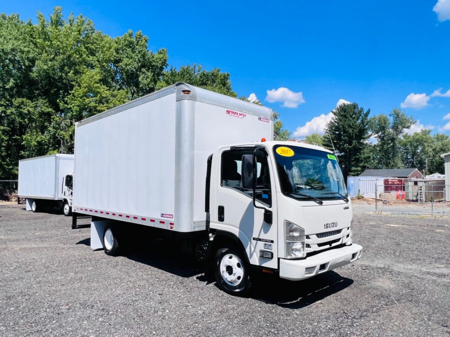 2017 Isuzu NPR's photo