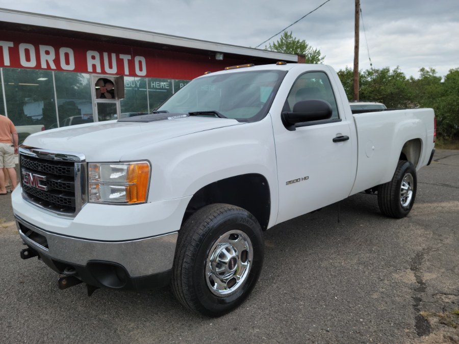 2011 GMC Sierra 2500HD 4WD Reg Cab 133.7" Work Truck, available for sale in East Windsor, Connecticut | Toro Auto. East Windsor, Connecticut