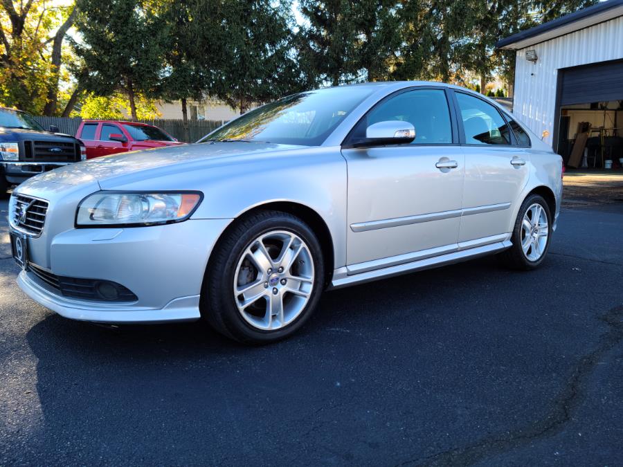 2008 Volvo S40 4dr Sdn 2.5T Auto FWD w/Snrf, available for sale in Milford, Connecticut | Chip's Auto Sales Inc. Milford, Connecticut