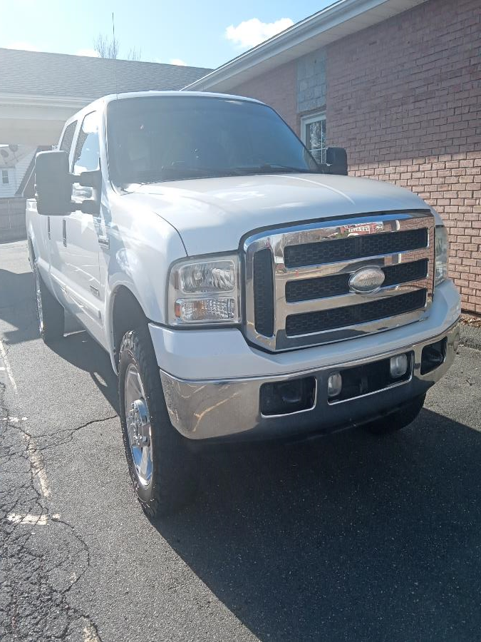 2006 Ford Super Duty F-250 Crew Cab 172" XLT 4WD, available for sale in New Britain, Connecticut | Supreme Automotive. New Britain, Connecticut
