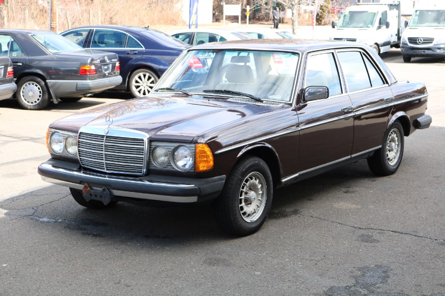 1980 Mercedes-Benz 300 Series 4dr Sedan 300D 3.0, available for sale in Bristol, Connecticut | Dealmax Motors LLC. Bristol, Connecticut