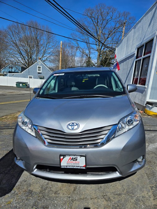 2013 Toyota Sienna 5dr 7-Pass Van V6 XLE AWD (Natl), available for sale in Hamden, Connecticut | Adonai Auto Sales LLC. Hamden, Connecticut