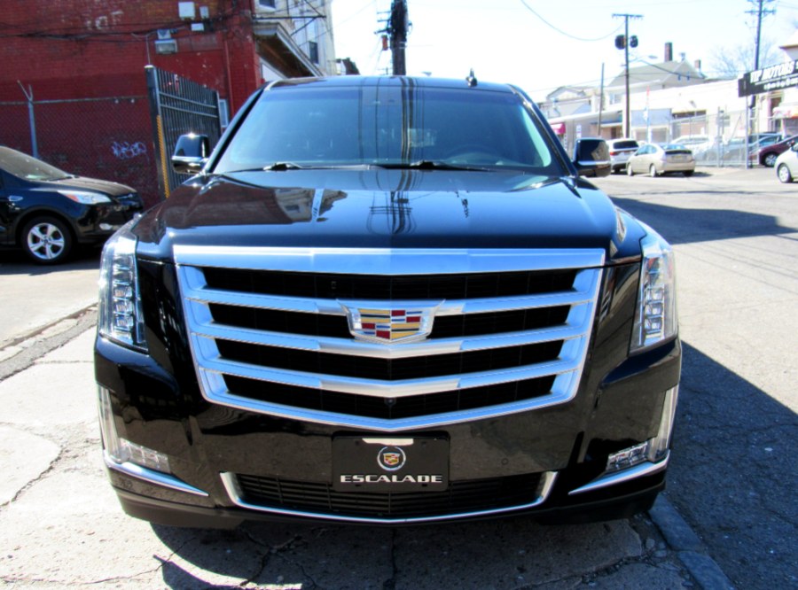 2018 Cadillac Escalade ESV AWD Luxury's photo