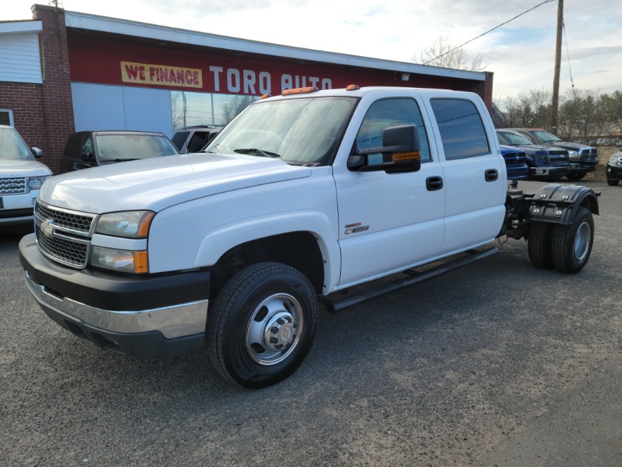 2005 Chevrolet Silverado 3500 Crew Cab 167" WB 4WD DRW LS 6.6 Duramax Diesel, available for sale in East Windsor, Connecticut | Toro Auto. East Windsor, Connecticut
