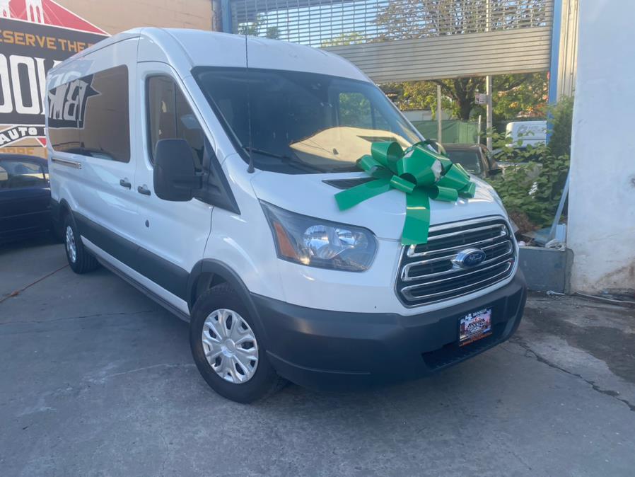 2017 Ford Transit 350 XLT Wagon Med Roof Sliding Pass. 148's photo