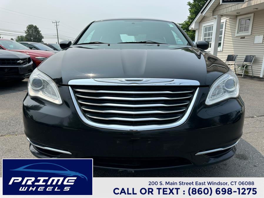 2013 Chrysler 200 LX's photo