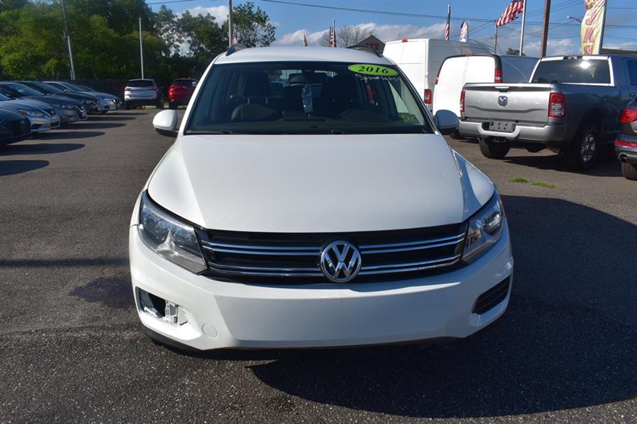 2016 Volkswagen Tiguan 2.0T SE 4Motion's photo