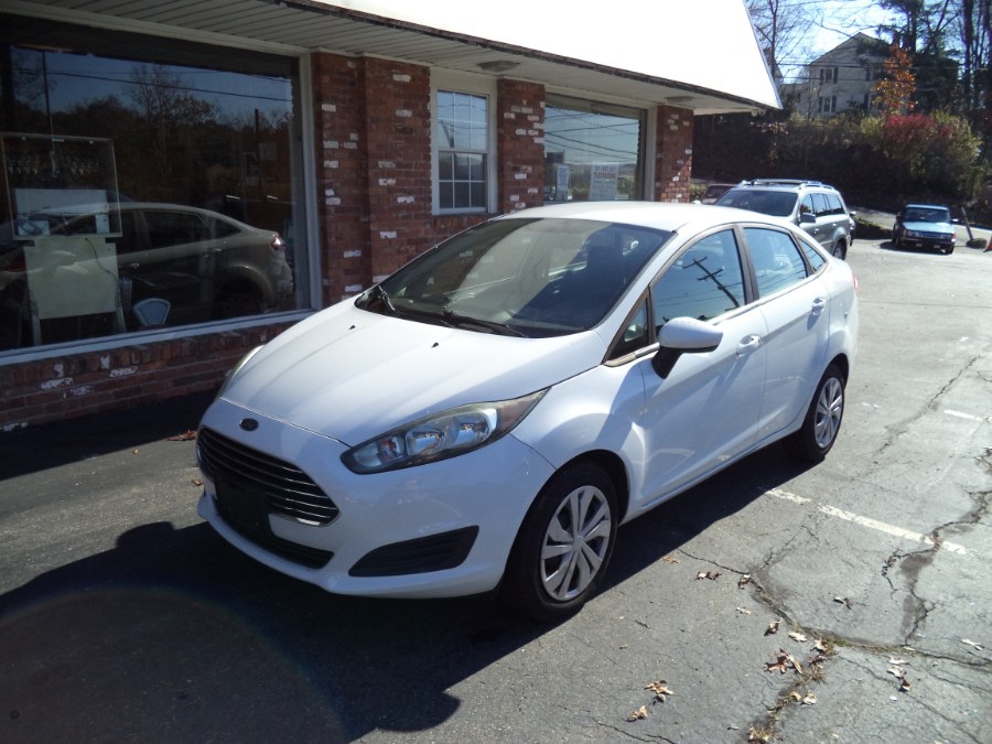 Used 2015 Ford Fiesta in Naugatuck, Connecticut | Riverside Motorcars, LLC. Naugatuck, Connecticut