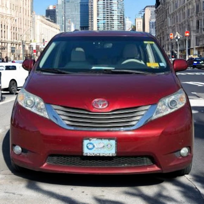 2013 Toyota Sienna XLE V6 7-Passenger Access Seat's photo