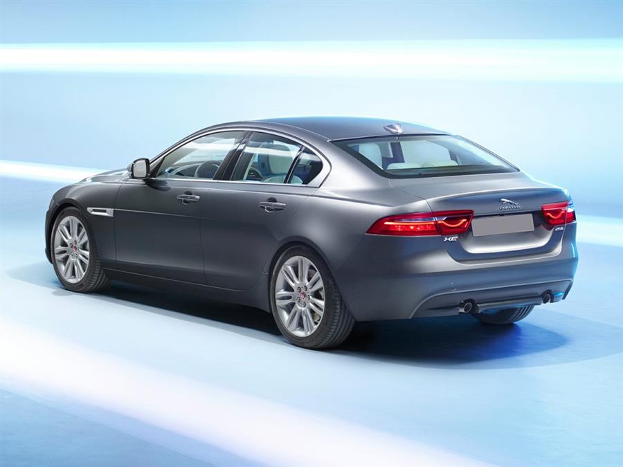 2018 Jaguar XE 25t's photo